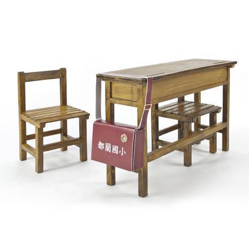 1/12 School Series  Elementary school desks and chairs